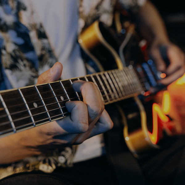 Do Guitar Picks Really Affect the Tone Of Your Guitar? ROMBO