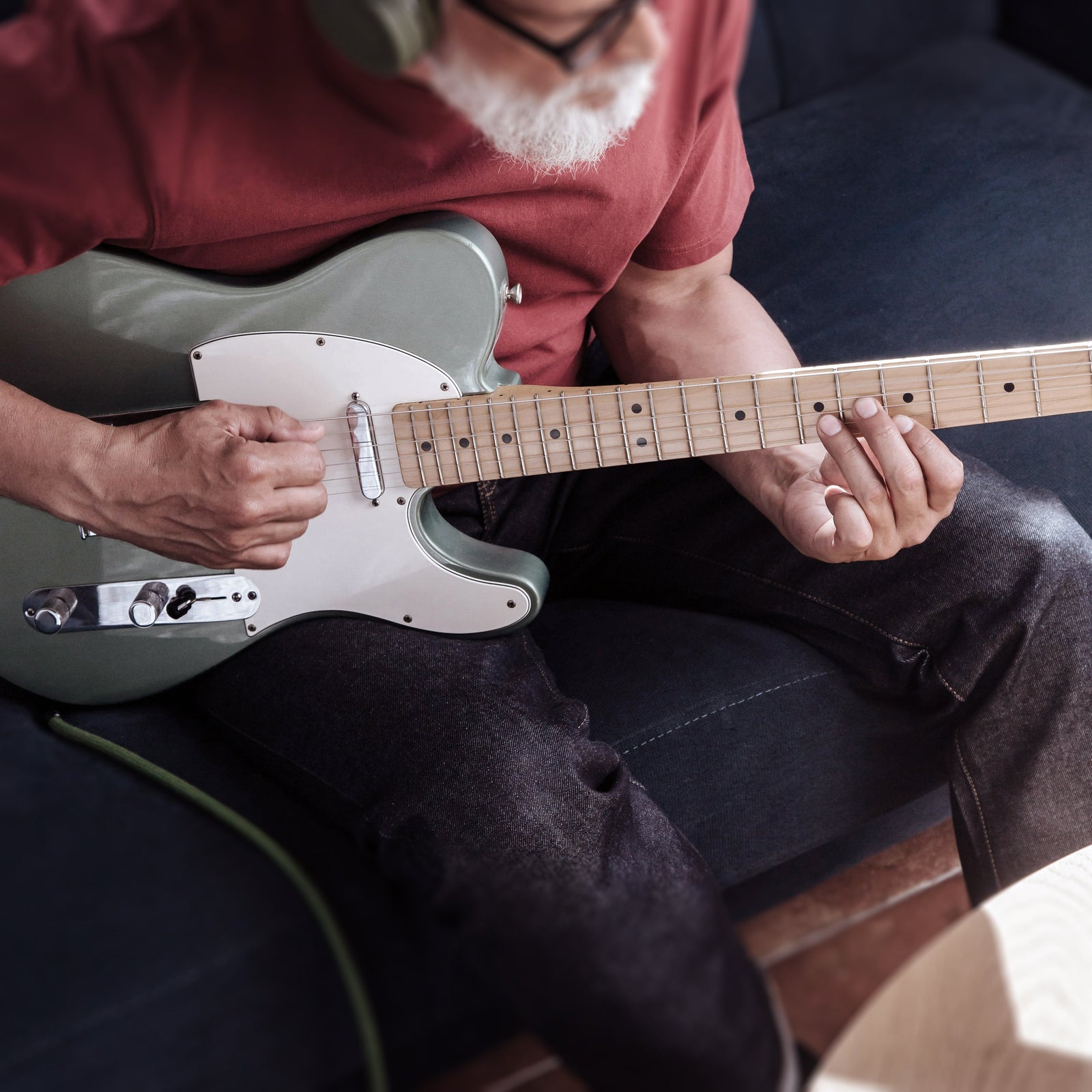 Avoid These 5 Common Mistakes When Choosing Your Guitar Pick as a Beginner