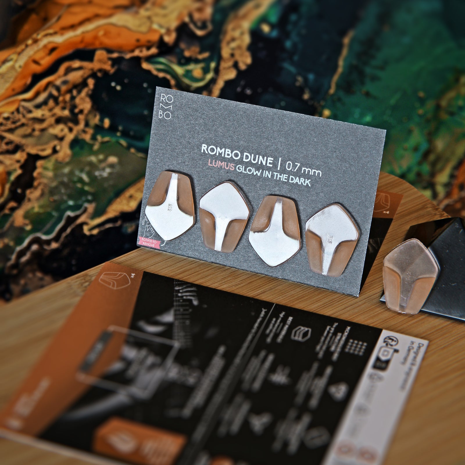 Rombo Dune guitar pick set - material Velvet Touch Lumus - Glow in the dark and warmer tones