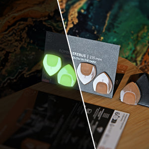 Guitar Pick Set Rombo Erebus (4 Guitar Picks) in the material Velvet Touch Lumus. Warmer tones, glow in the dark, and hand-polished in Germany.
