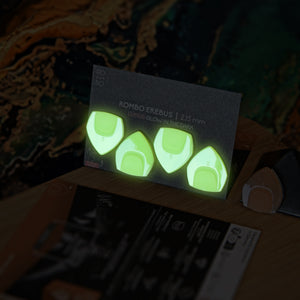 Guitar Pick Set Rombo Erebus (4 Guitar Picks) in the material Velvet Touch Lumus. Warmer tones, glow in the dark, and hand-polished in Germany.