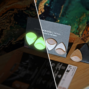 Guitar Pick Set Rombo Horizon (4 Guitar Picks) in the material Velvet Touch Lumus. Warmer tones, glow in the dark, and hand-polished in Germany.