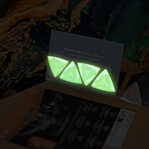 Guitar Pick Set Rombo Prisma (4 Guitar Picks) in the material Velvet Touch Lumus. Warmer tones, glow in the dark, and hand-polished in Germany.