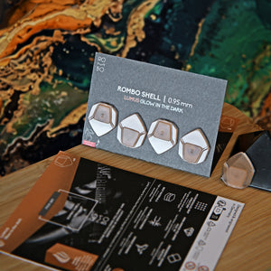 Guitar Pick Set Shell (4 Guitar Picks) in the material Velvet Touch Lumus. Warmer tones, glow in the dark, and hand-polished in Germany.
