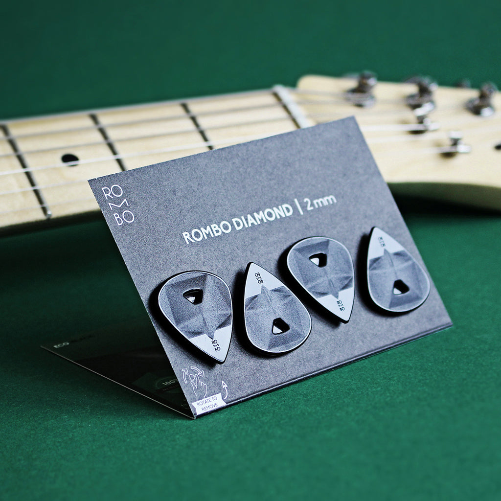 guitar-pick-set-rombopicks-Diamond-black-warm-mellow-tones