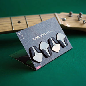 guitar-pick-set-rombopicks-dune-black-warm-mellow-tones