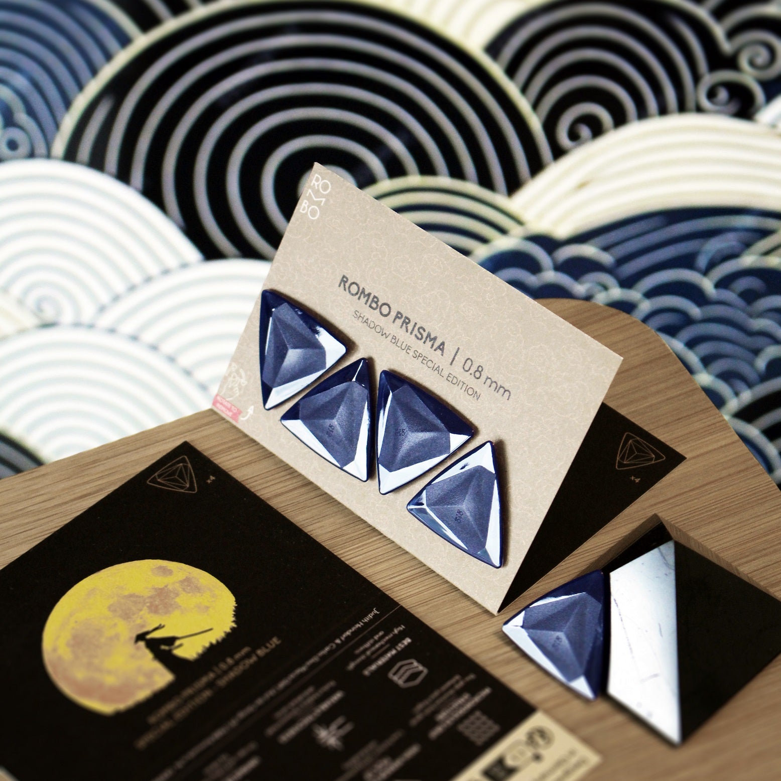 guitar-pick-triangle-medium-size-nylon-handmade-brighttones_1