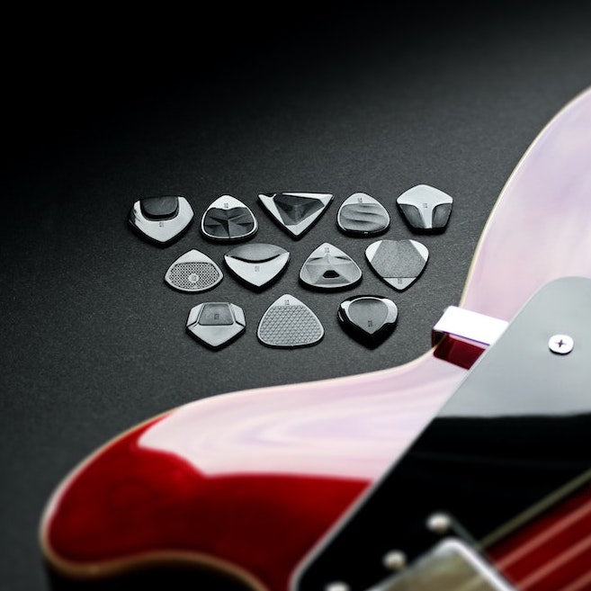 guitar-pick-variety-pack-different-thicknesses-shapes