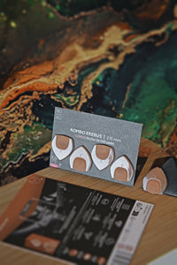 Guitar Pick Set Rombo Erebus (4 Guitar Picks) in the material Velvet Touch Lumus. Warmer tones, glow in the dark, and hand-polished in Germany.