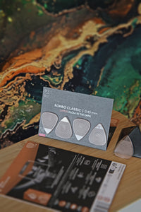 Rombo Classic guitar pick set - material Velvet Touch Lumus - Glow in the dark and warmer tones (3)