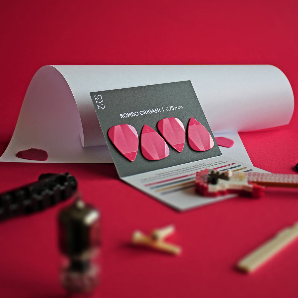 red-guitar-pick-pack-4-guitar-picks-rombopicks