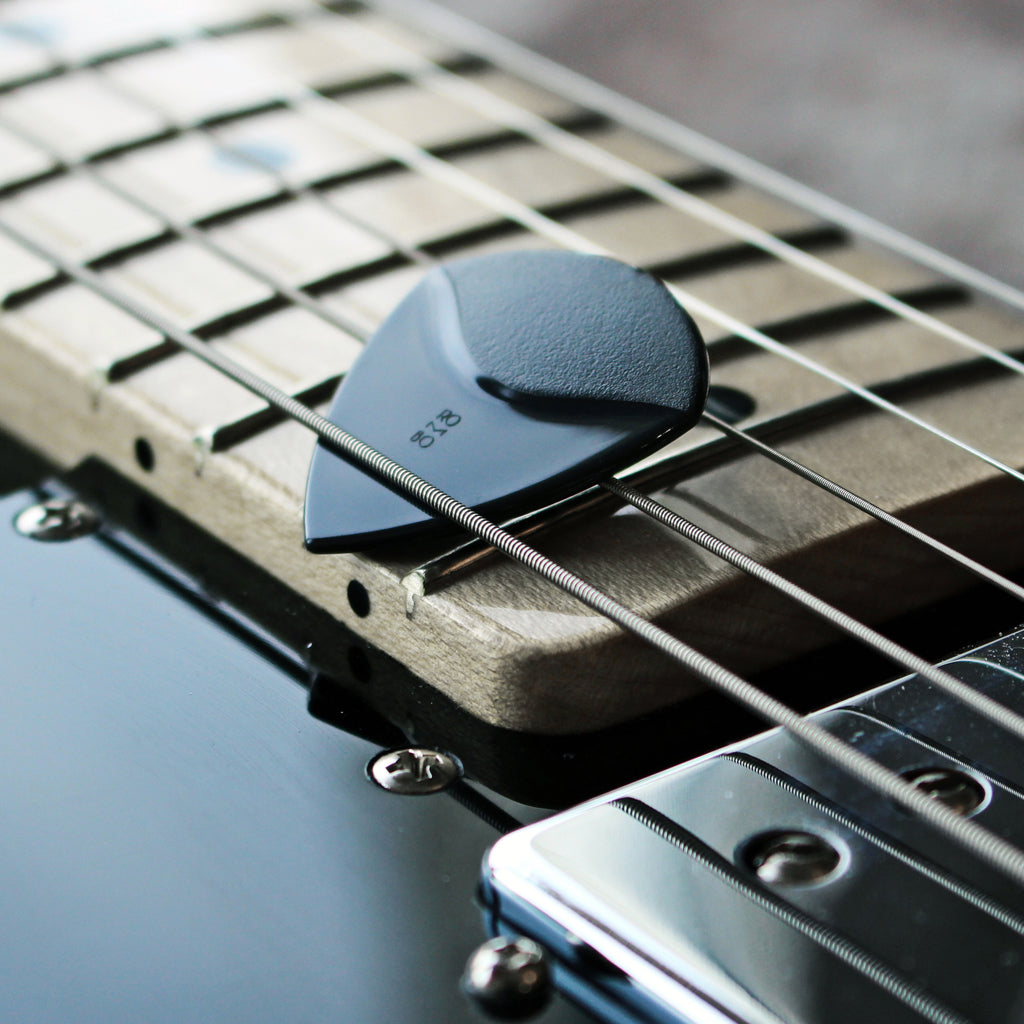 thick-guitar-pick-for-electric-guitar