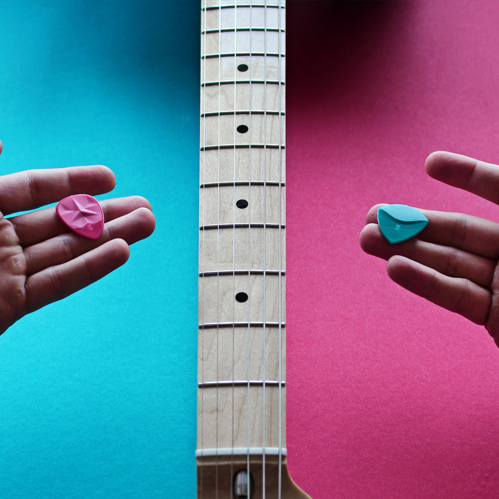 thin-vs-thick-guitar-picks-rombopicks