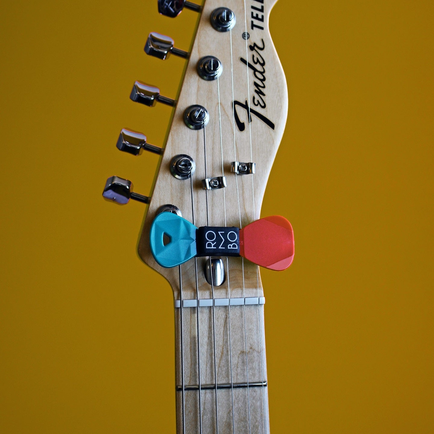 guitar-pick-holder-electric-guitar-and-bass