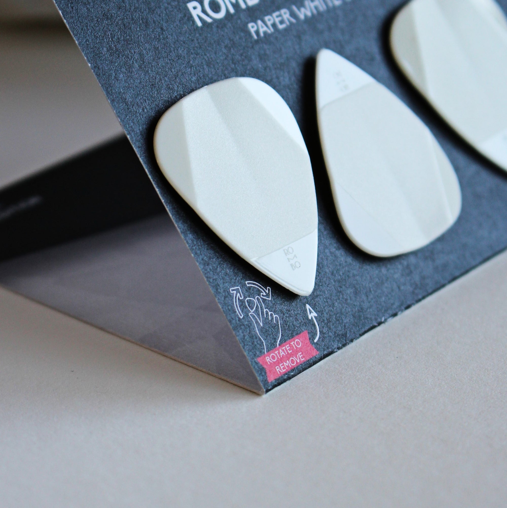 guitar-pick-medium-thickness-rombo-origami-white
